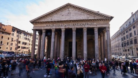 The Pantheon is in the center of Rome. 