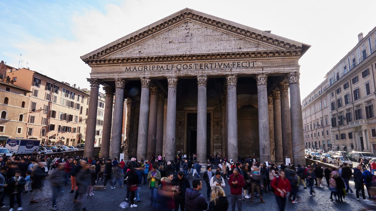 The Pantheon sits at the center of Rome. 