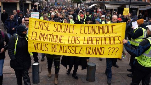 Hundreds of yellow vests took to the streets of Toulouse, France, on Saturday to protest against Macron's reforms, such as the planned pension reform and the unemployment reforms. 