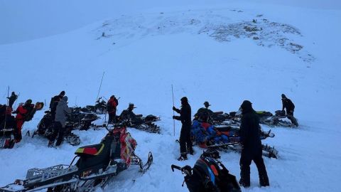 Citizens helped emergency workers search for the avalanche victims. 