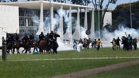 Security forces clash with demonstrators in Brasilia on Sunday.