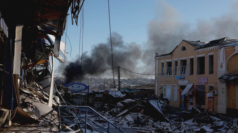 Ukrainians mark somber Orthodox Christmas in Bakhmut as shelling goes on | CNN