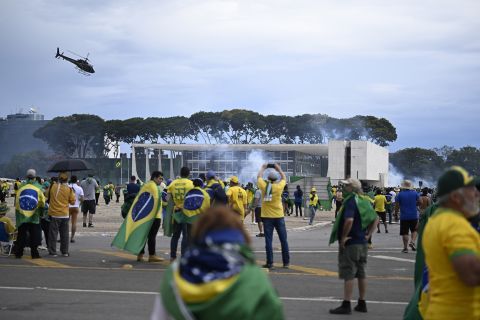 Bolsonaro supporters generate chaos in Brasilia, Brazil, with the invasion of the Supreme Court, National Congress and the Planalto Palace on Sunday, January 8.