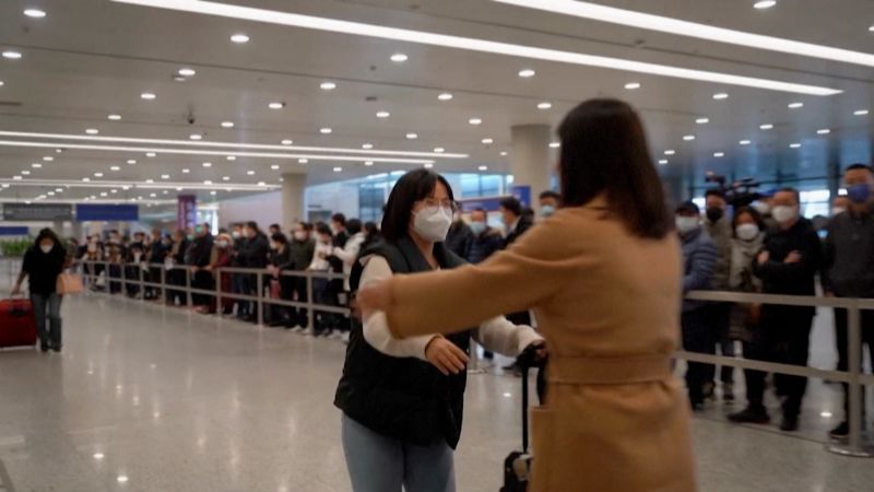 Video: See families eagerly reunite in China after Covid lockdowns lifted | CNN