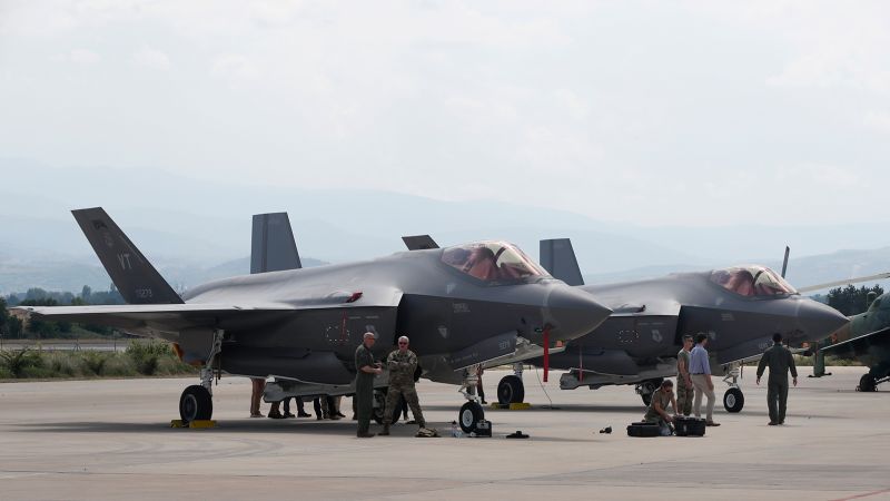 Canada agrees $14 billion deal for F-35 stealth fighter jets | CNN
