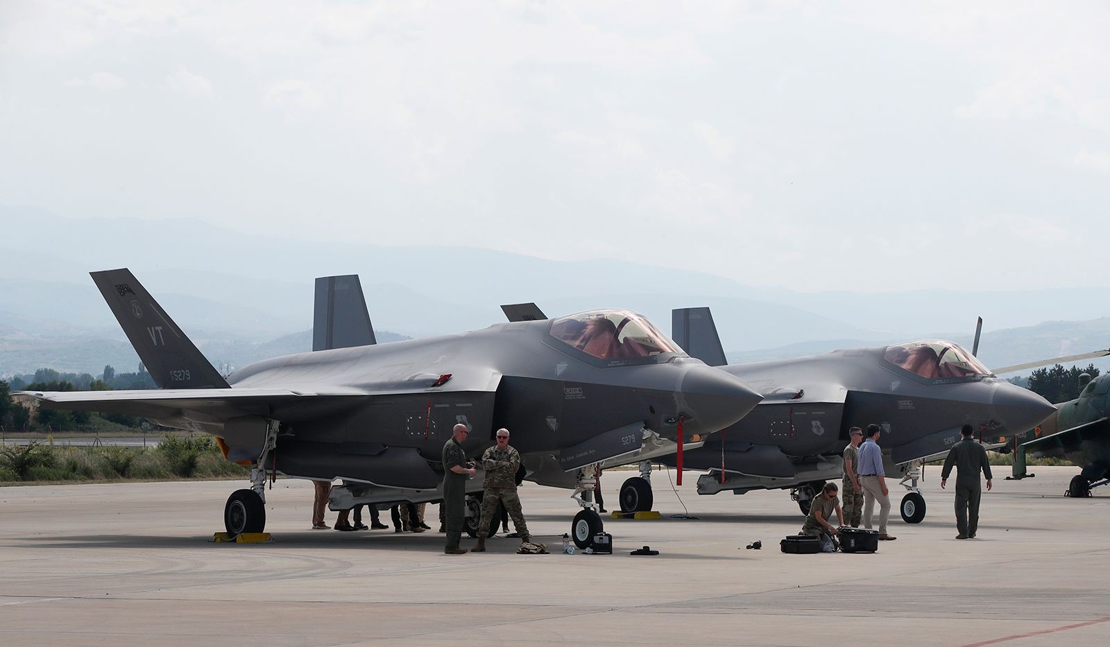 Canada Agrees $14 Billion Deal For F-35 Stealth Fighter Jets | Cnn