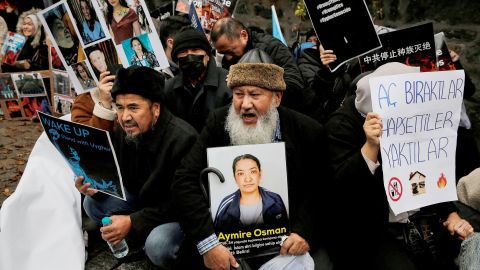 उइगर जातीय समूह के साथ चीन के व्यवहार के खिलाफ इस्तांबुल, तुर्की में एक विरोध प्रदर्शन।