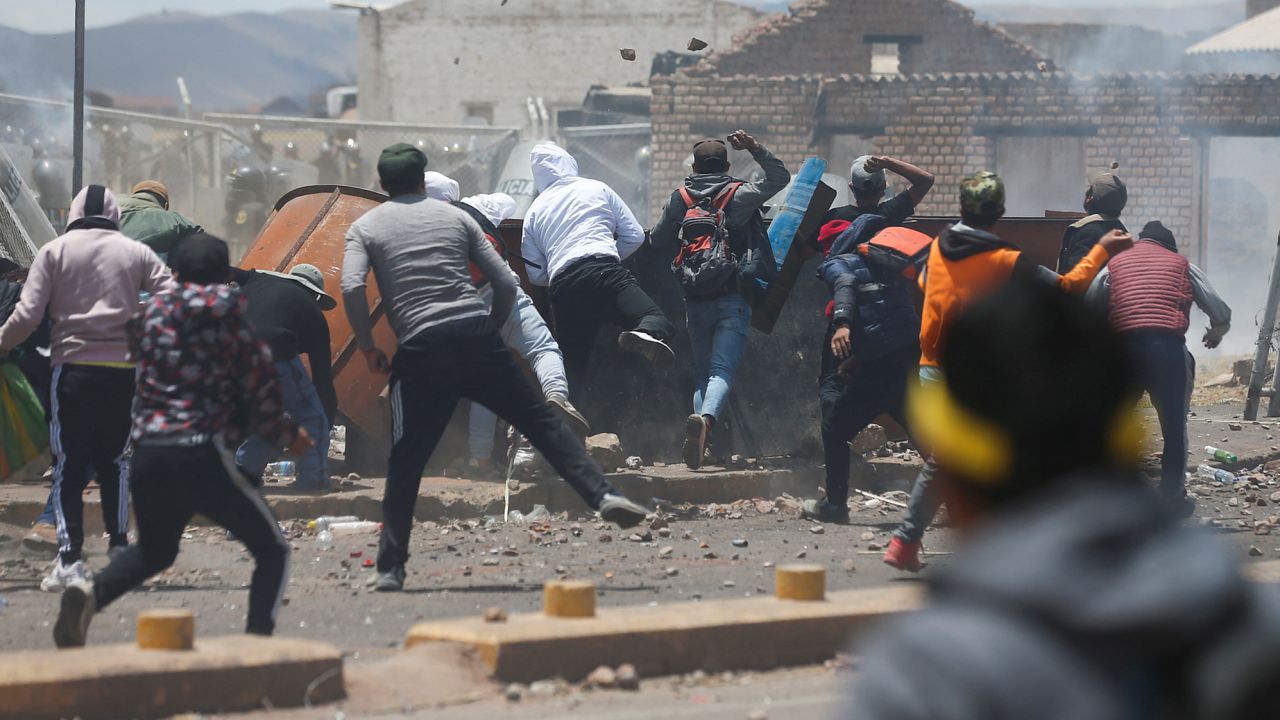 Demonstrators pictured on January 9, 2023 clash with security forces during a protest near the Juliaca airport in Peru. 