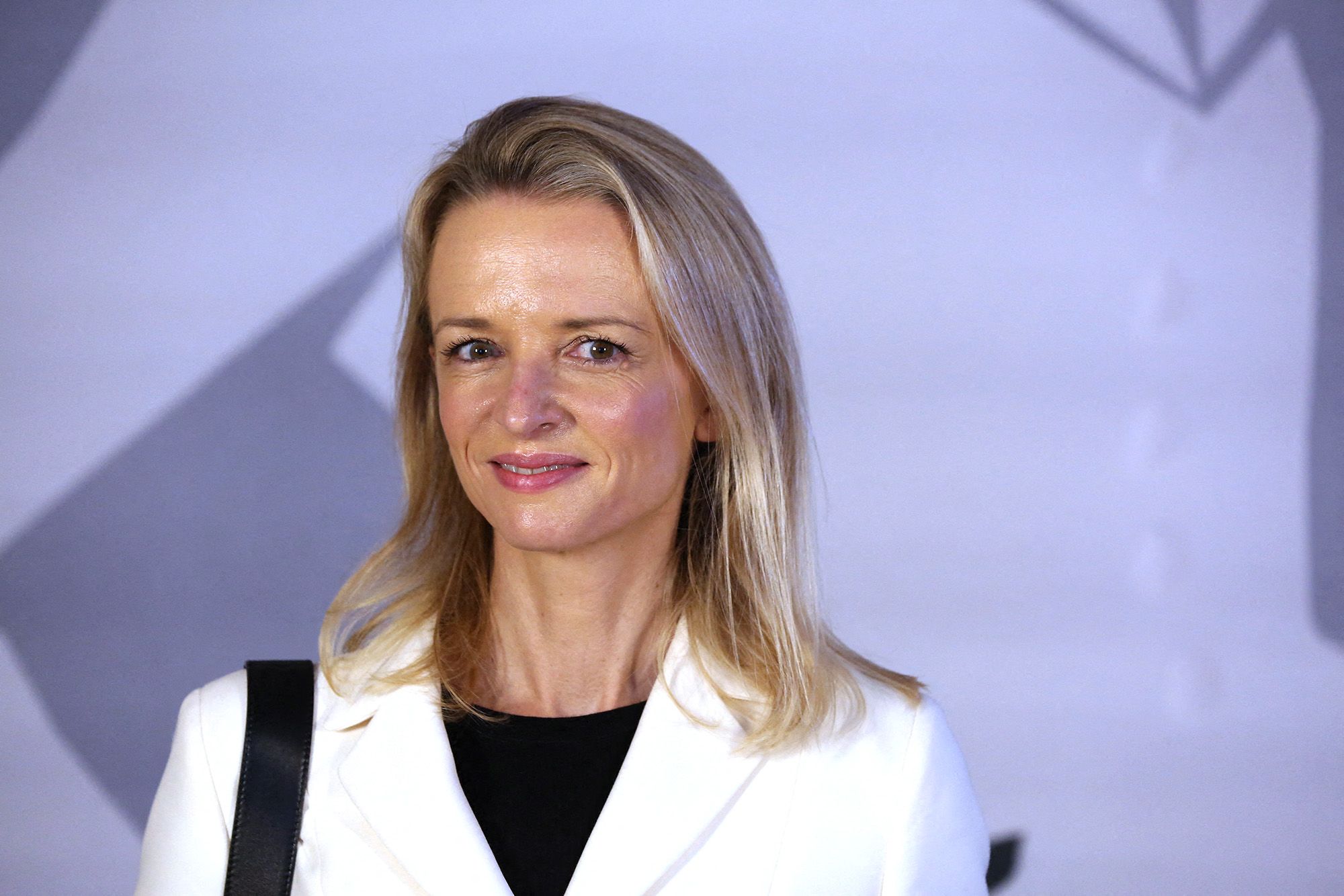 Bernard Arnault makes daughter Delphine Christian Dior CEO