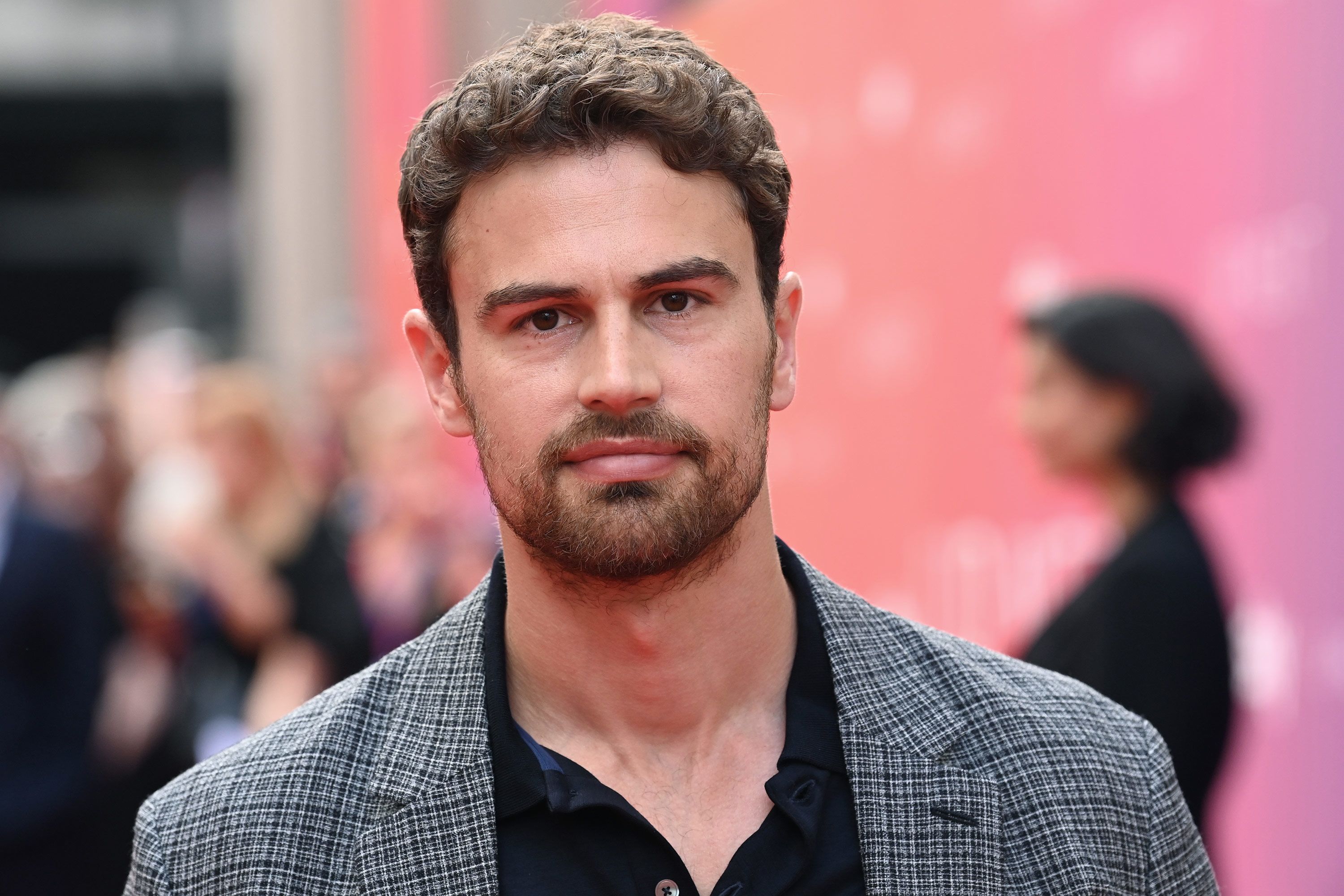 Theo James Doesn'T Think He'S Right For James Bond | Cnn
