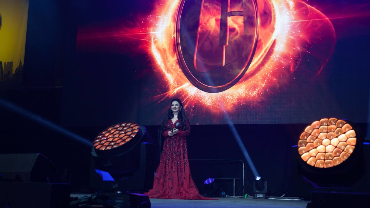 Ruja Ignatova speaks to investors at a flashy OneCoin event in 2016 in London. 