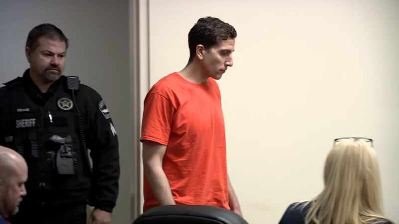 El sospechoso de asesinato de Idaho, Brian Kohberger, comparece ante el tribunal y renuncia al derecho a un juicio rápido por causa probable