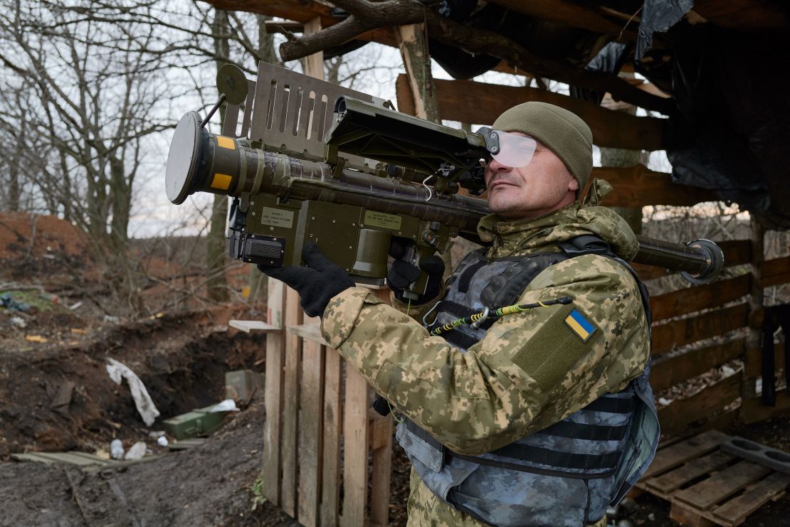 Ukrainian soldiers are on standby with a US made Stinger MANPAD (man-portable air-defense system) on the frontline in Bakhmut, Ukraine 