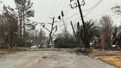 Danos causados ​​pela tempestade são vistos em Selma, Alabama, na quinta-feira.