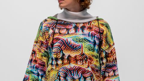 Cap_able is an Italian startup whose archetypal task is the Manifesto Collection, with knitted garments that shield facial recognition.