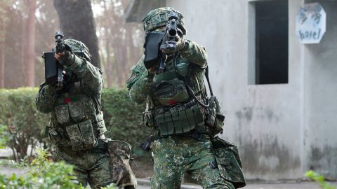 Een militaire oefening in Taiwan simuleert een invasie door China op 6 januari 2022. 