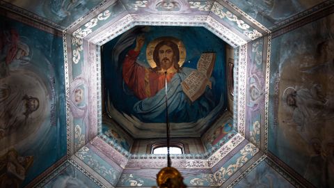 Het plafond van de Geboortekerk van de Heilige Maagd Maria in Vita Poshtova in Oekraïne.