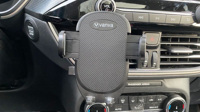 Automobile phone clearance holder