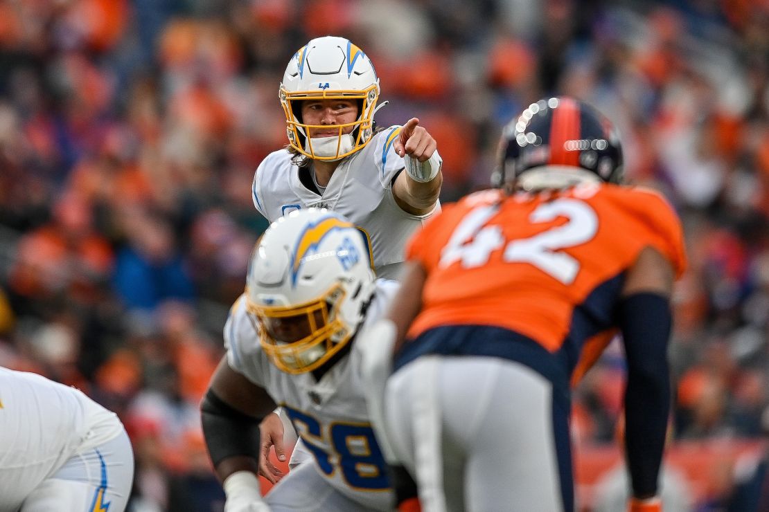 Herbert calls out coverage before the snap during a game between the Chargers and the Denver Broncos.