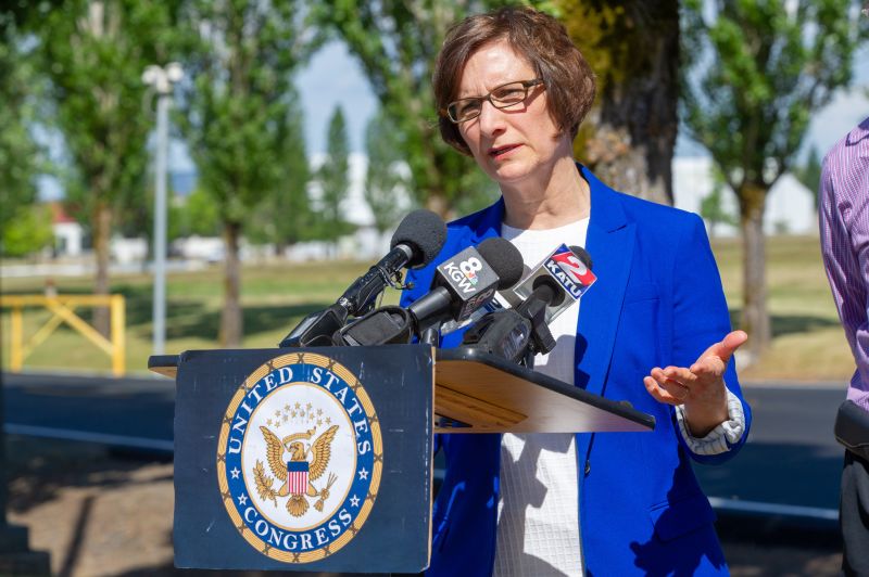 Oregon Congresswoman Suffers Concussion After Being Struck By Car While ...