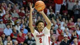 3-star basketball standout Darius Miles commits to Alabama