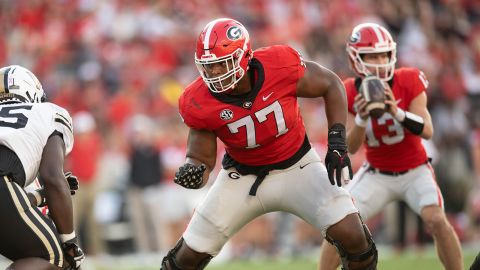 Devin Willock juega contra los Vanderbilt Commodores en el Sanford Stadium el 15 de octubre de 2022.