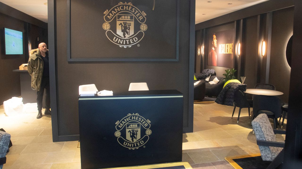 Manchester United has opened a plush lounge in Davos. 