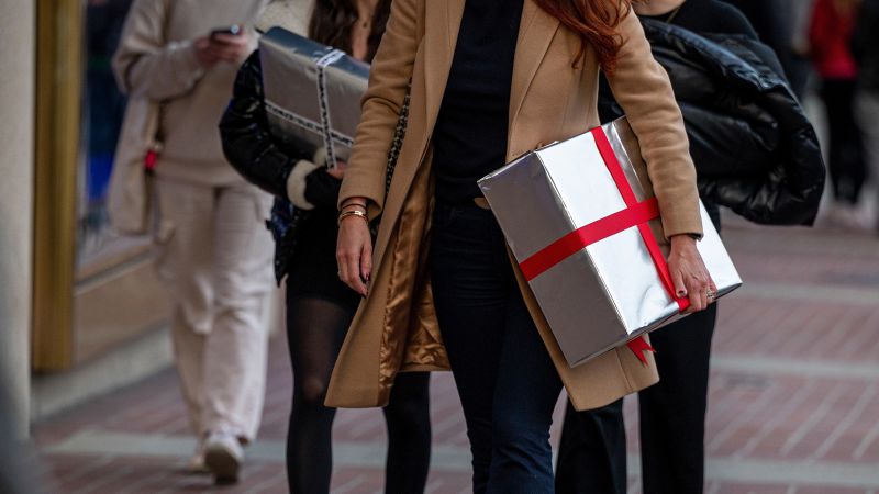 Retail sales continued to fall in December as shoppers battled inflation | CNN Business
