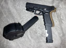 Albuquerque police released a photo of a "tan and black Glock with a drum magazine" that the affidavit said matches one of the guns seized from the suspect during a traffic stop.