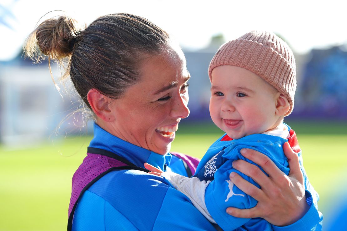Gunnarsdóttir embraces her son while on national duty with Iceland in 2022.