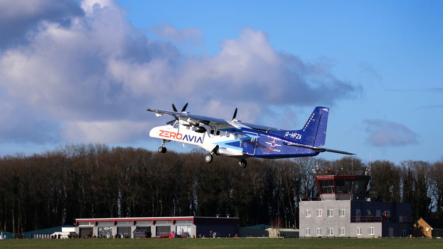 ZeroAvia's 19-seater plane completed a test flight entirely powered by a hydrogen-electric engine.