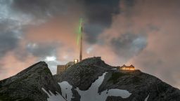 The "LLR" laser has been installed on the summit of the Säntis (2500m) and was activated from June to September 2021. It was focused above a 124m high transmitter tower belonging to the operator Swisscom, equipped with a traditional lightning conductor. 