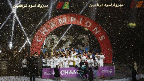 Para pemain Irak merayakan setelah memenangkan final Piala Teluk Arab ke-25 melawan Oman pada Kamis di Basra, Irak. 