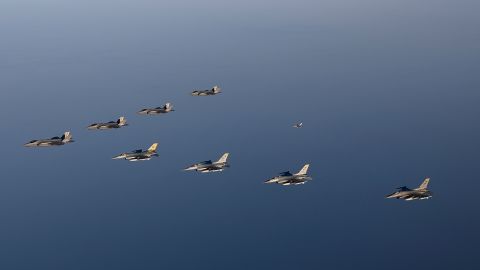 Jet Korea Selatan dan AS ambil bagian dalam latihan udara bersama pada 18 November 2022. 