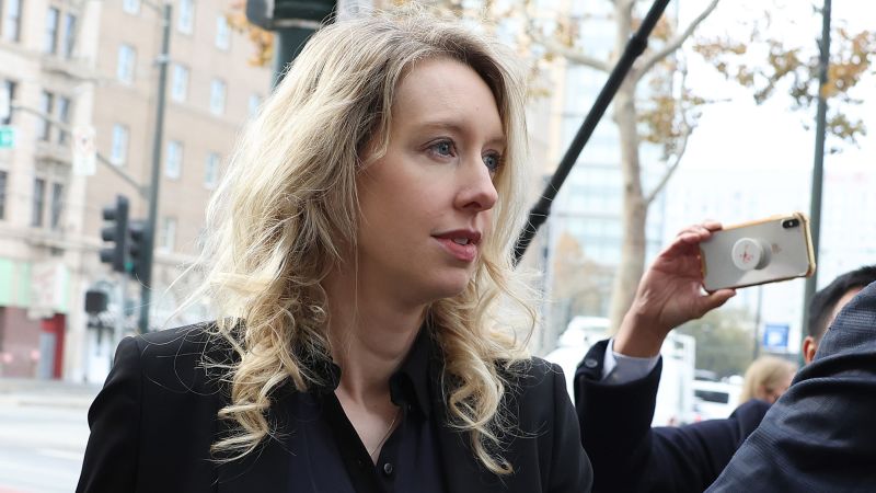 Elizabeth Holmes made an ‘attempt to flee the country’ after her conviction, prosecutors say | CNN Business