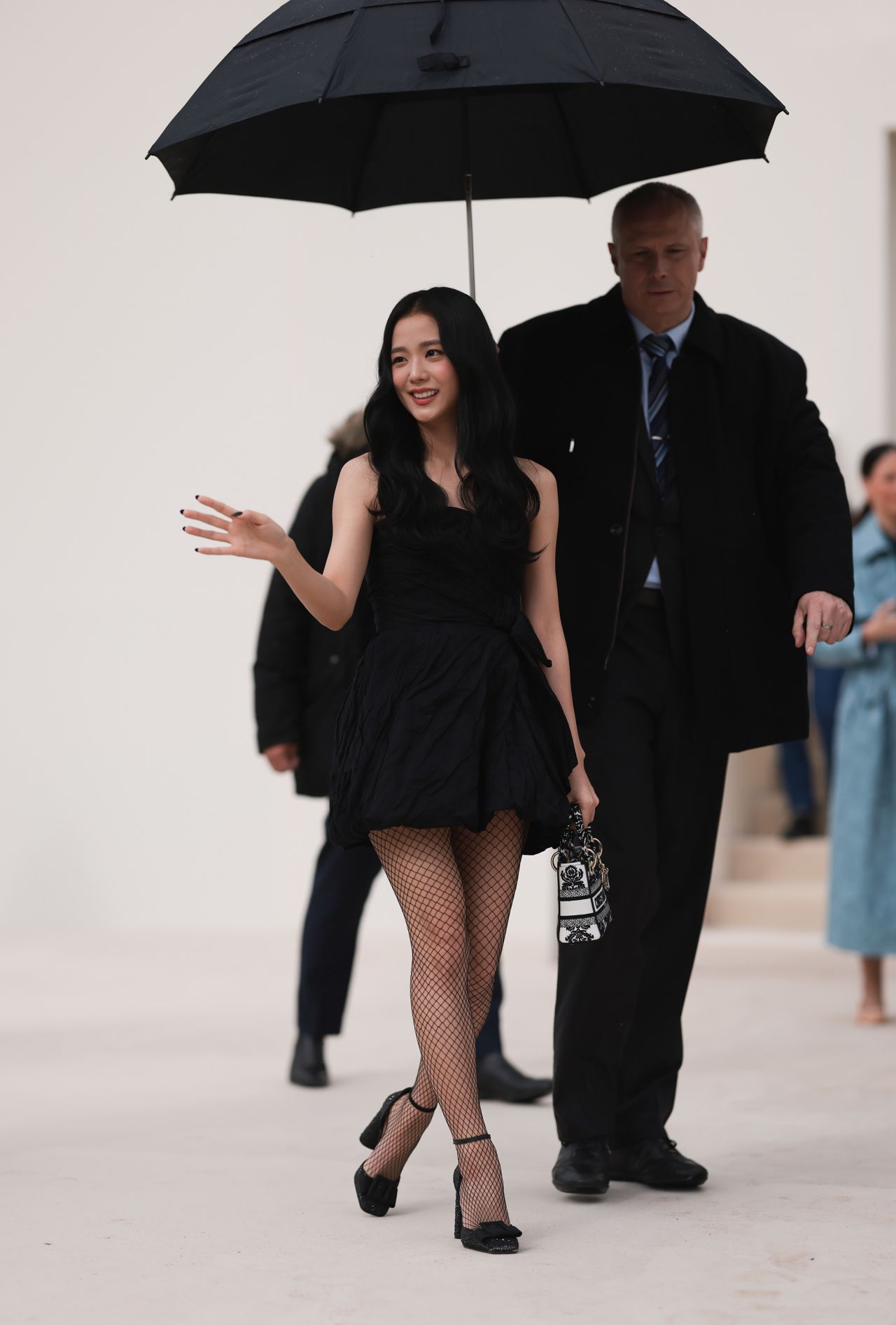 Jisoo wearing Dior during Paris Fashion Week on September 27, 2022 in Paris, France.