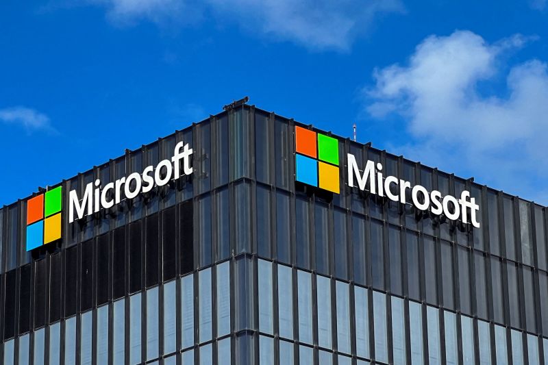 Outlook Down: Microsoft Experiences Widespread Outage | CNN Business