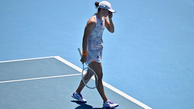 Women’s world No. 1 Iga Swiatek eliminated from Australian Open | CNN