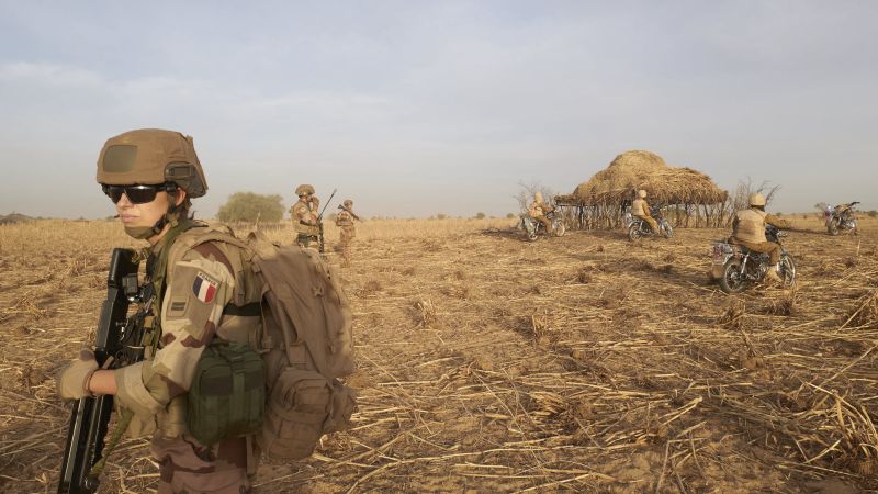 بوركينا فاسو: فرنسا تستدعي سفيرها وستسحب قواتها العسكرية