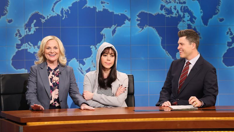 Aubrey Plaza se juntou a Amy Poehler para reprisar os papéis de ‘Parks and Rec’ no ‘SNL’