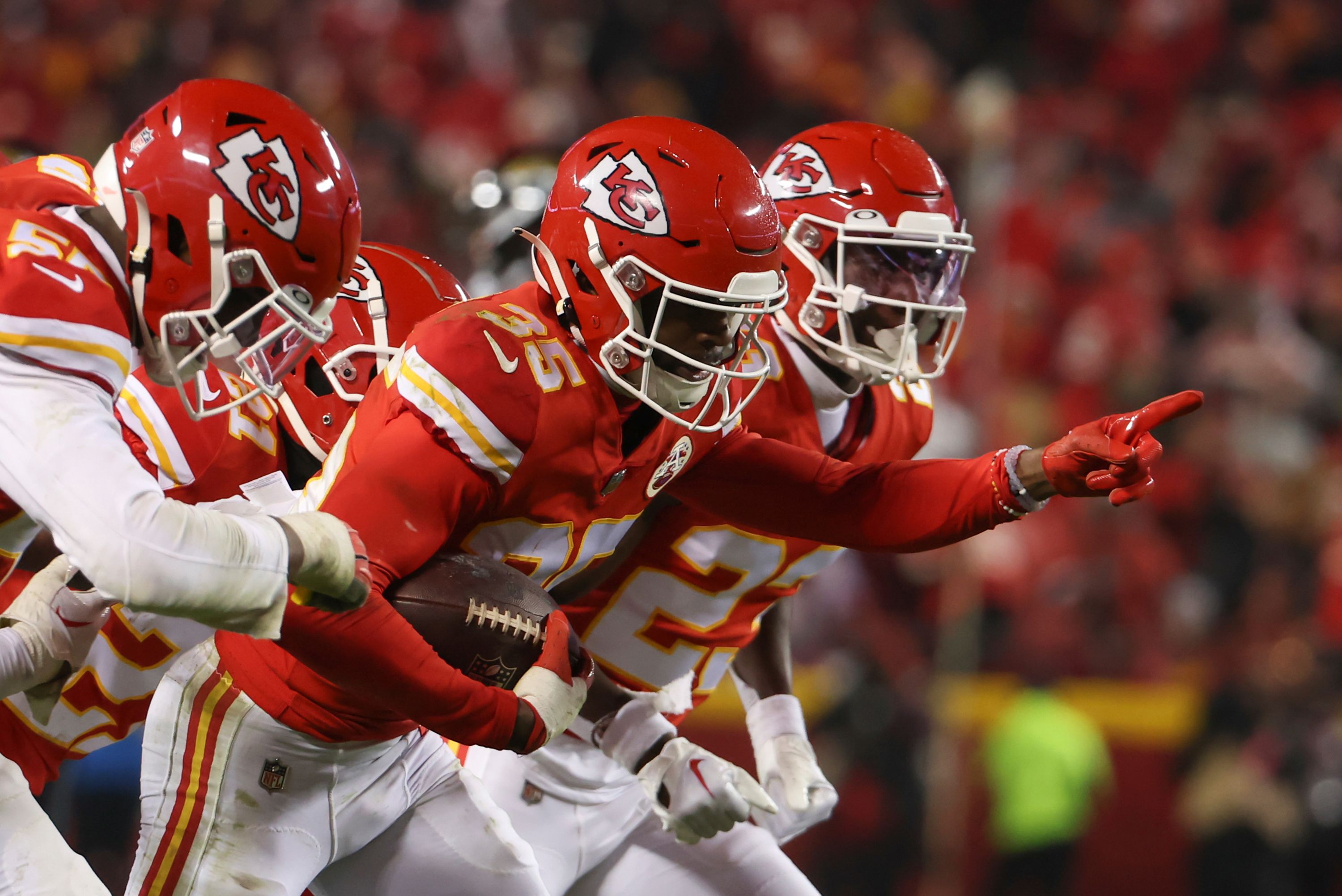 Super Bowl: Kansas City Chiefs race past 49ers in final reel for first  title since 1970, Super Bowl LIV