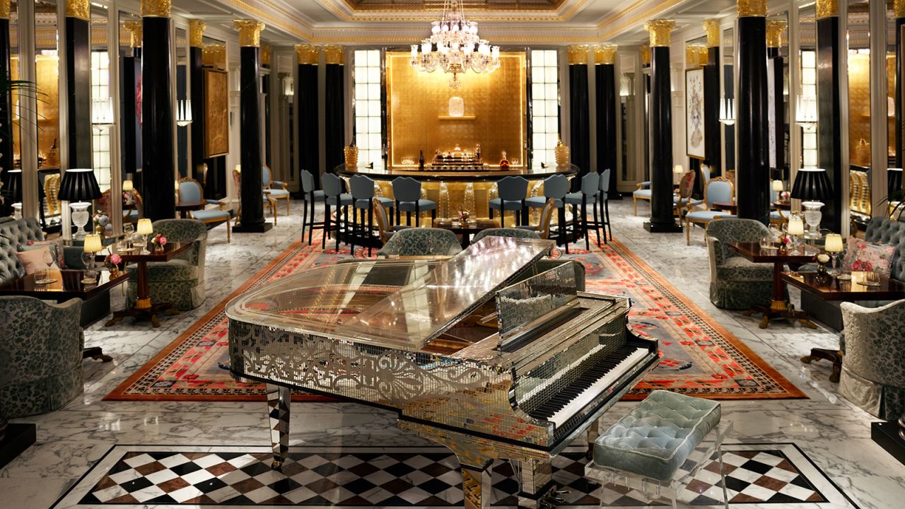 <strong>Artists' Bar:</strong> Toward the end of The Promenade, the new Artists' Bar showcases Liberace's mirrored piano.