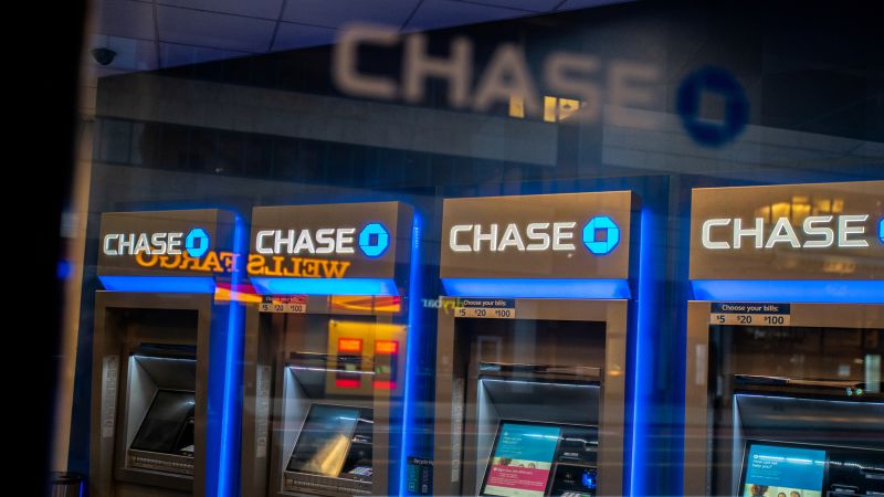 Chase closes some New York ATMs early because of 'rising crime' | CNN Business