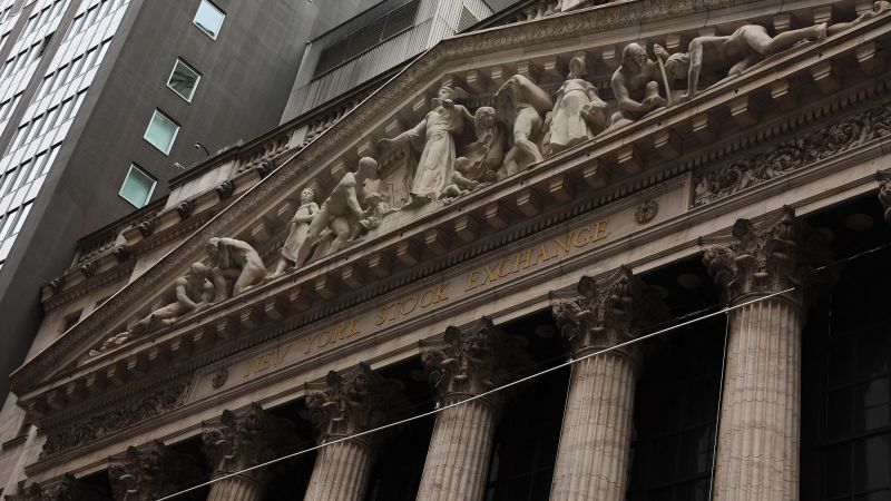 Read more about the article New York Stock Exchange investigates ‘technical issue’ that briefly halted some trading – CNN