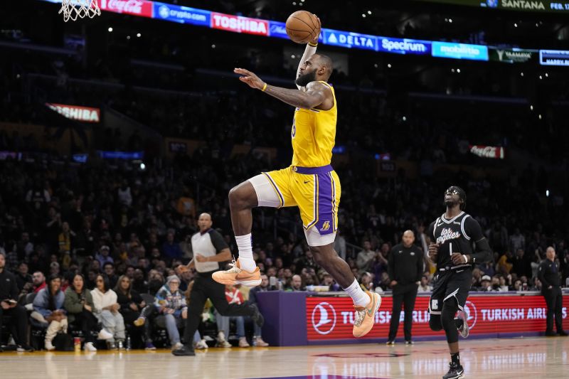 LeBron James scores 46 points in Lakers 133 115 loss to Clippers moves closer to NBA s all time scoring record CNN