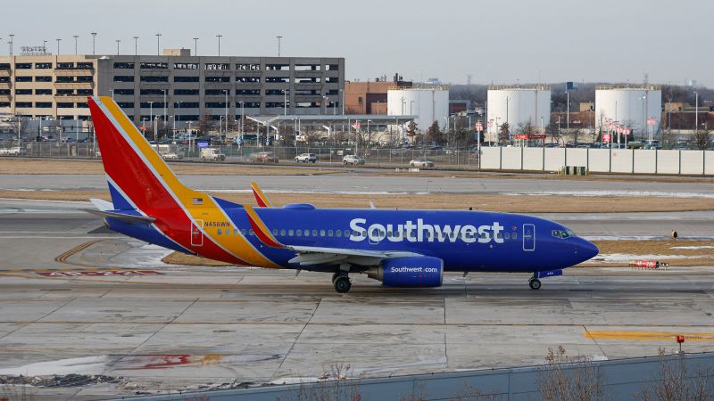 Read more about the article Winter storm cancels hundreds of US flights with Southwest again hit hardest – CNN