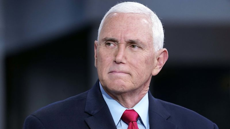 EXCLUSIVO DE CNN: Los documentos clasificados de Pence incluyen notas informativas sobre viajes al extranjero