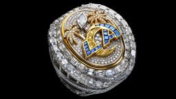 Лос Анджелис Рамс получи този пръстен за спечелването на Супербоул LVI през 2022 г.