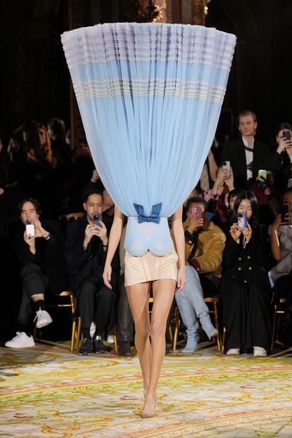 Scroll through to see looks from Viktor & Rolf's Spring-Summer 2023 haute couture collection. 