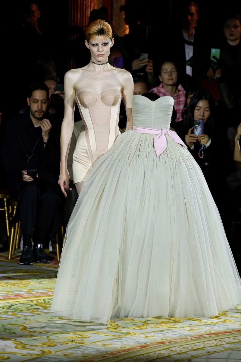 Givenchy gowns sweep the runway at Paris Fashion Week - Entertainment -  Dunya News